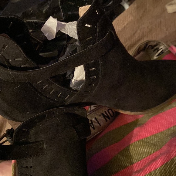 Amelie Grace Black suede booties with ankle buckle size 10 brand new - Picture 6 of 9